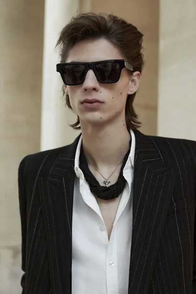 Look 15